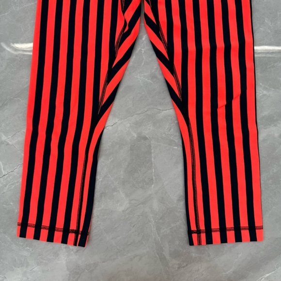 Women’s Lululemon Wunder Under Crop Leggings Sea Stripe Light Flare Size 4 - Picture 6 of 16